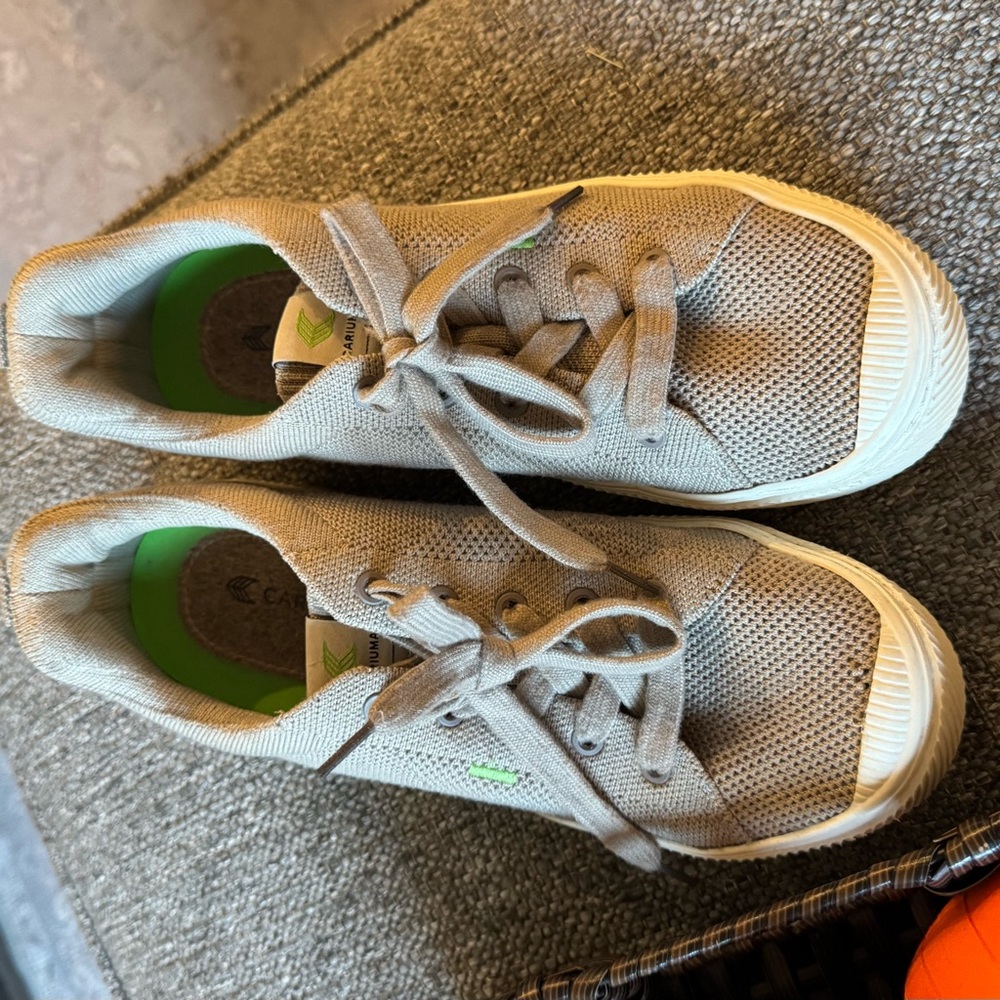 Cariuma low profile knit sneakers